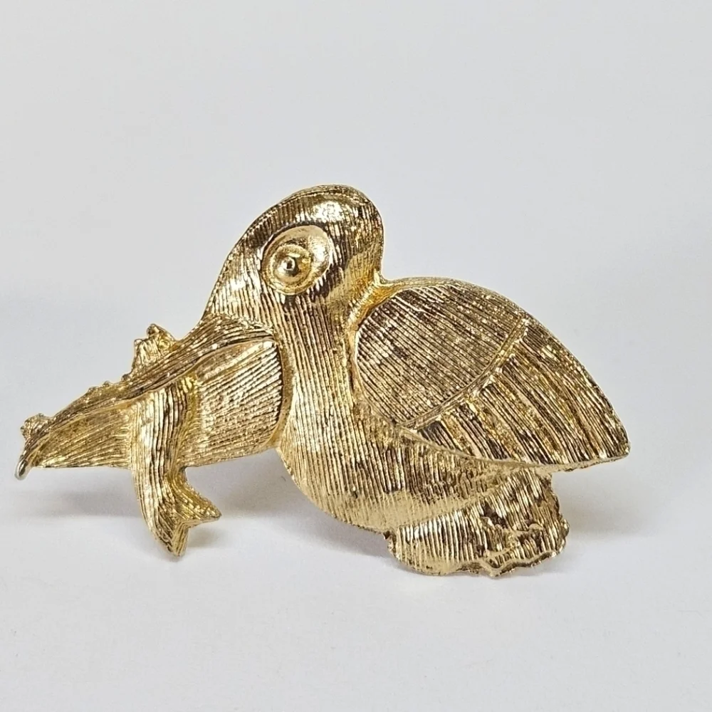 VINTAGE Glamour Signed MCM Gold-Tone Pelican & Fish Bird Pin Brooch Unique